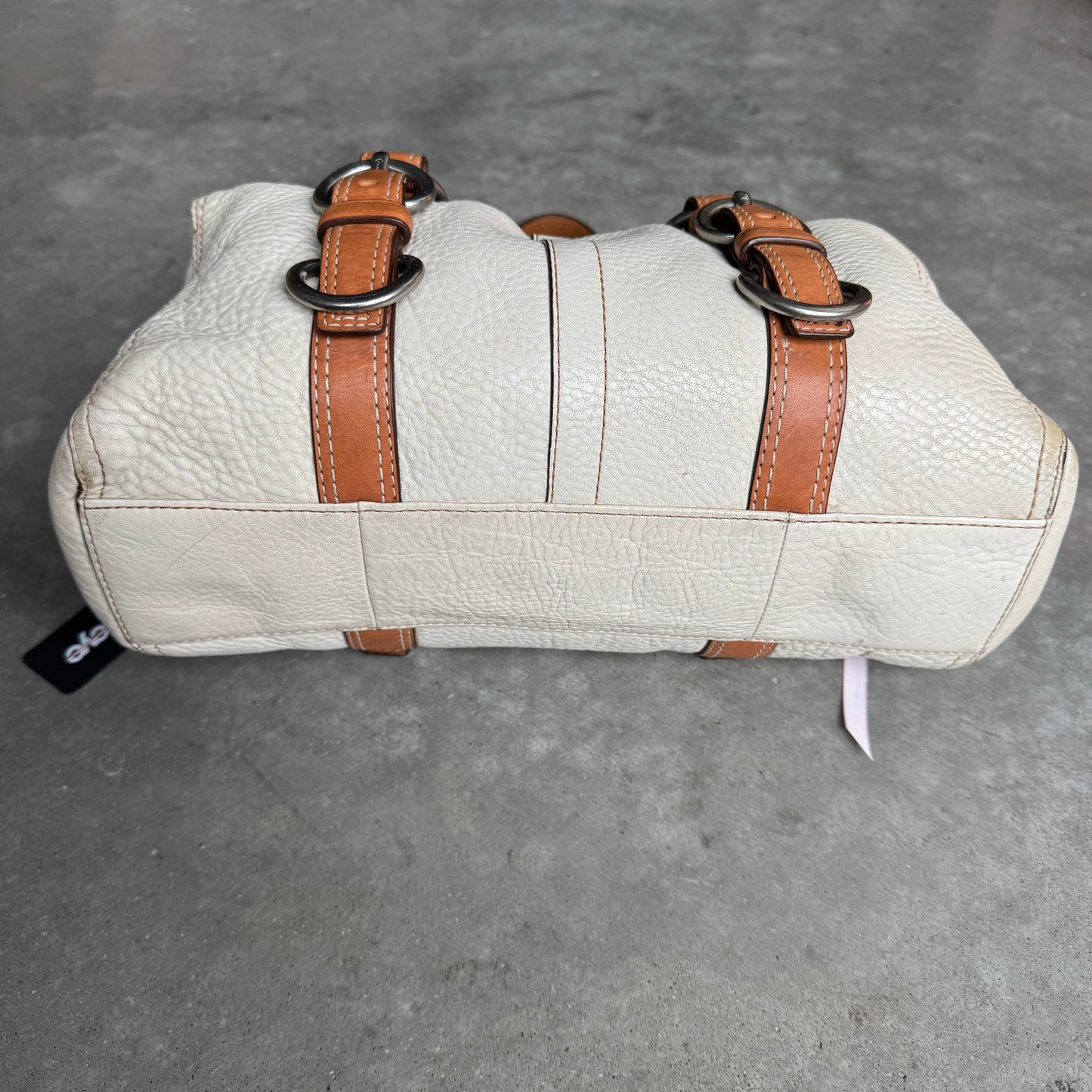 Y2K Coach White/Tan Pebbled Leather Chelsea Turnlock Shoulder Bag