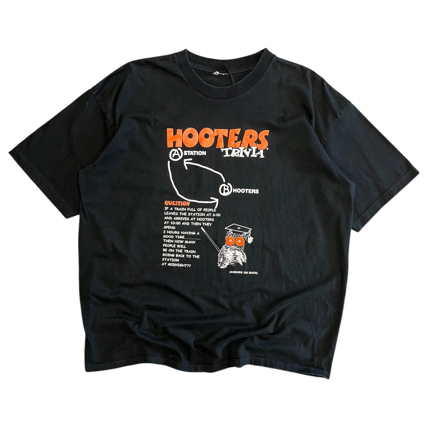 Vintage Hooters Des Moines Trivia Tee