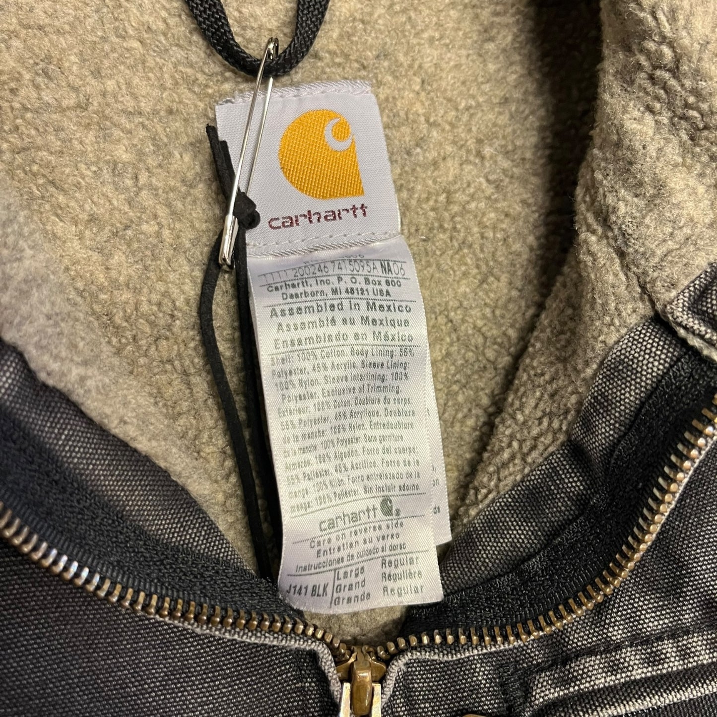 Carhartt ‘J141 BLK’ Sherpa Lined Hooded Detroit Jacket