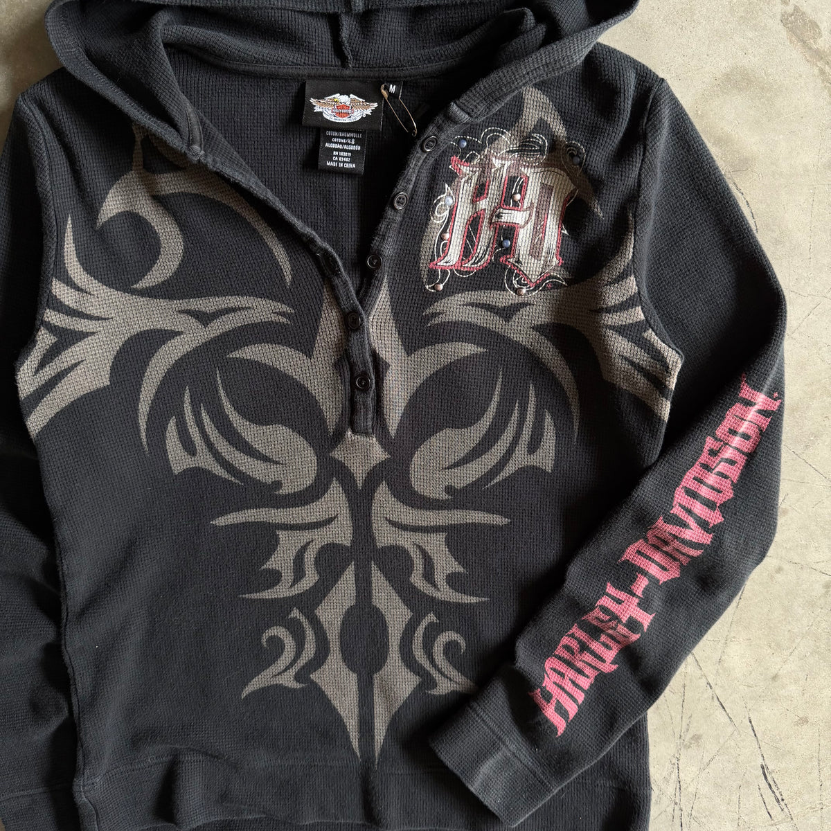 Women’s Y2K Harley Davidson Black Henley Graphic Thermal