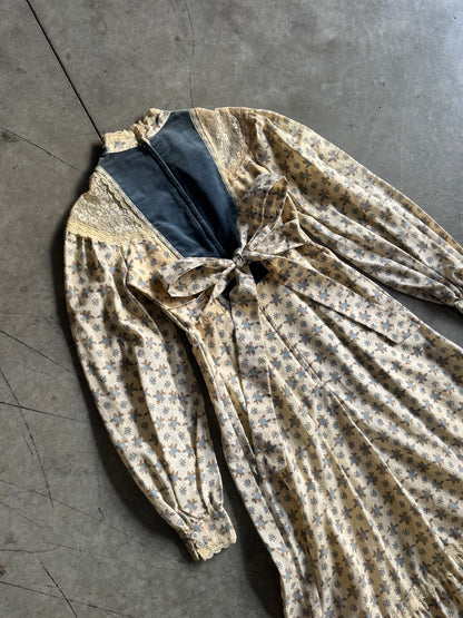 Vintage Gunne Sax 70s Blue Velvet And Cabbage Rose Prairie Dress With Tie Back