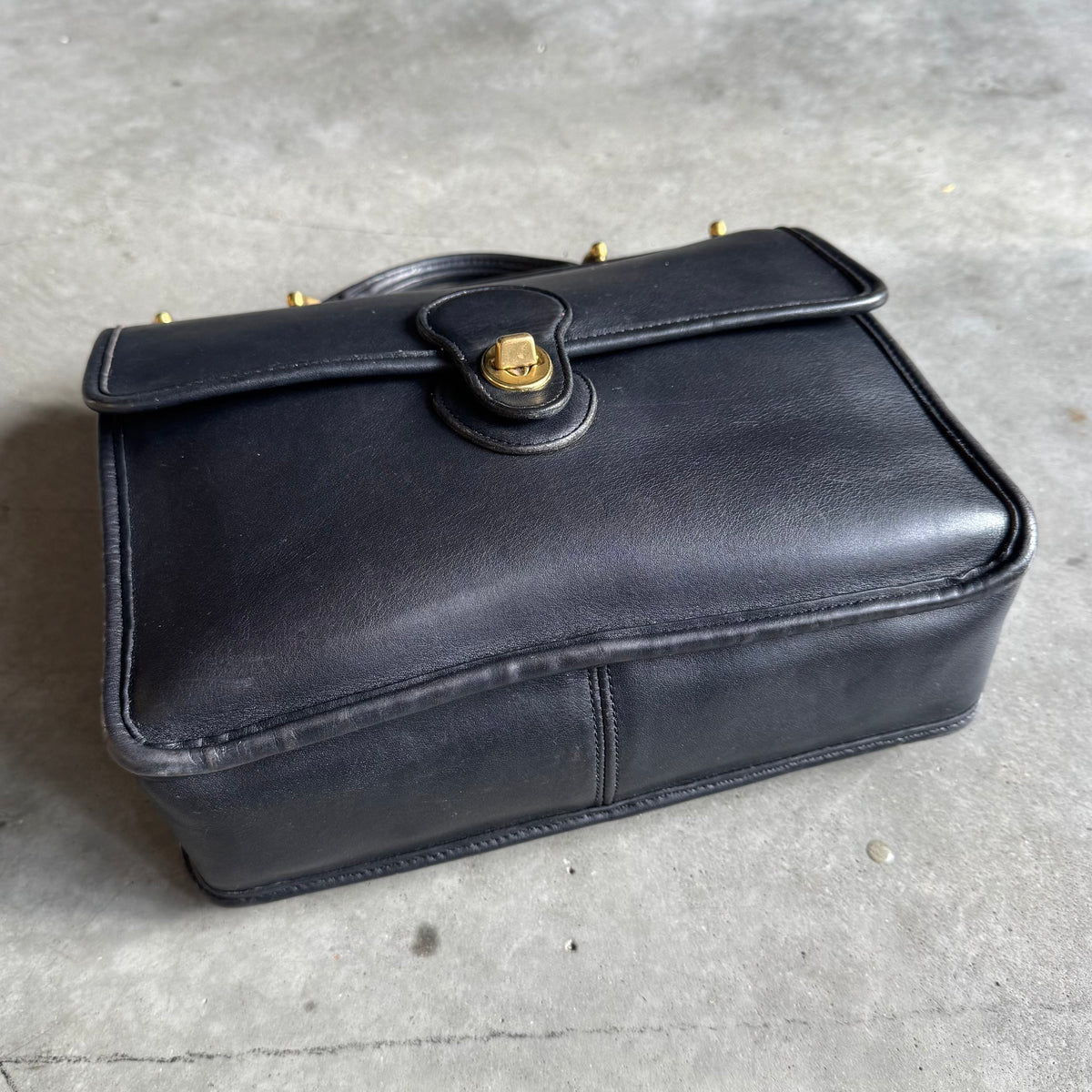 90s Coach Vintage Black Leather Willis Turnlock Bag