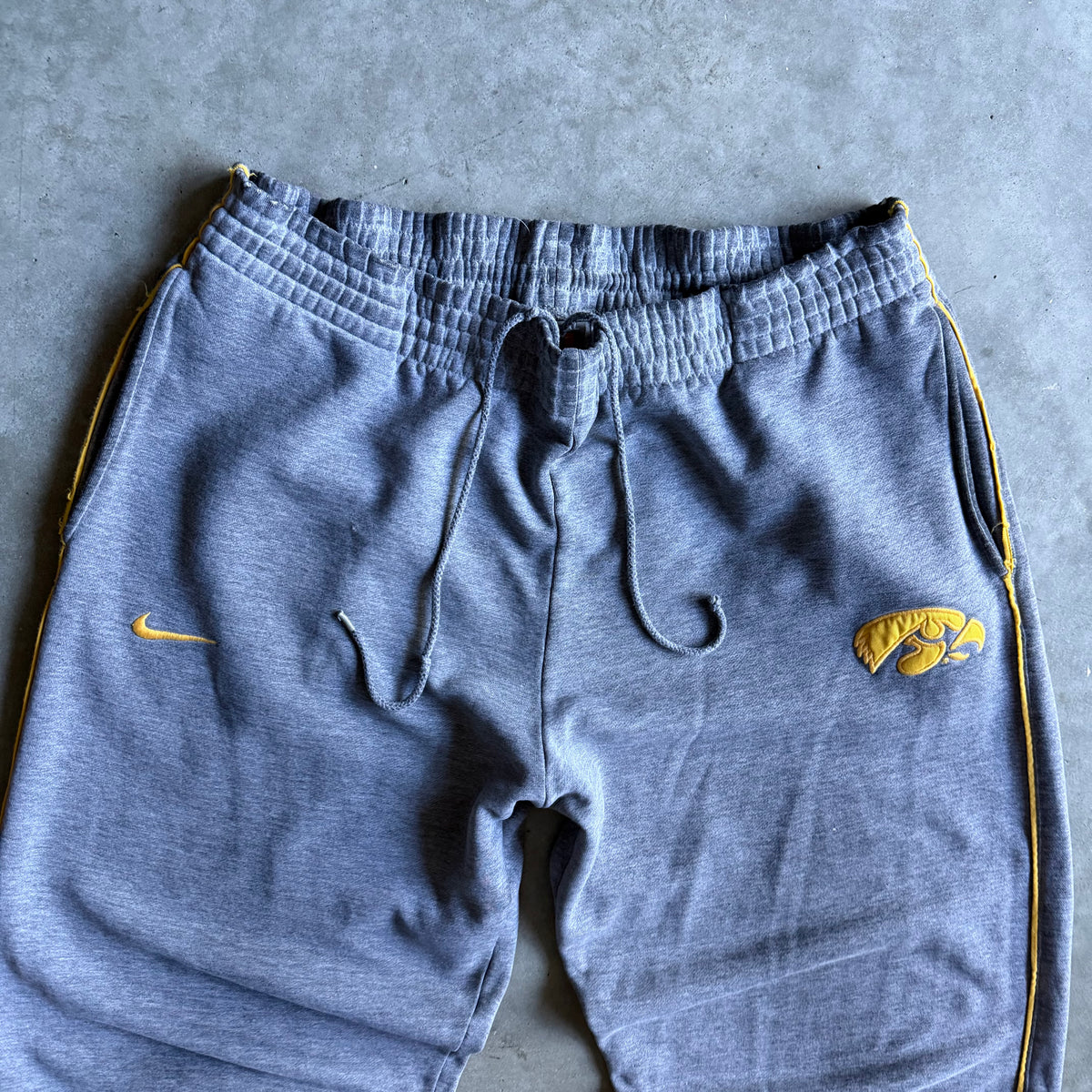Vintage Nike Iowa Hawkeyes Gray Sweatpants