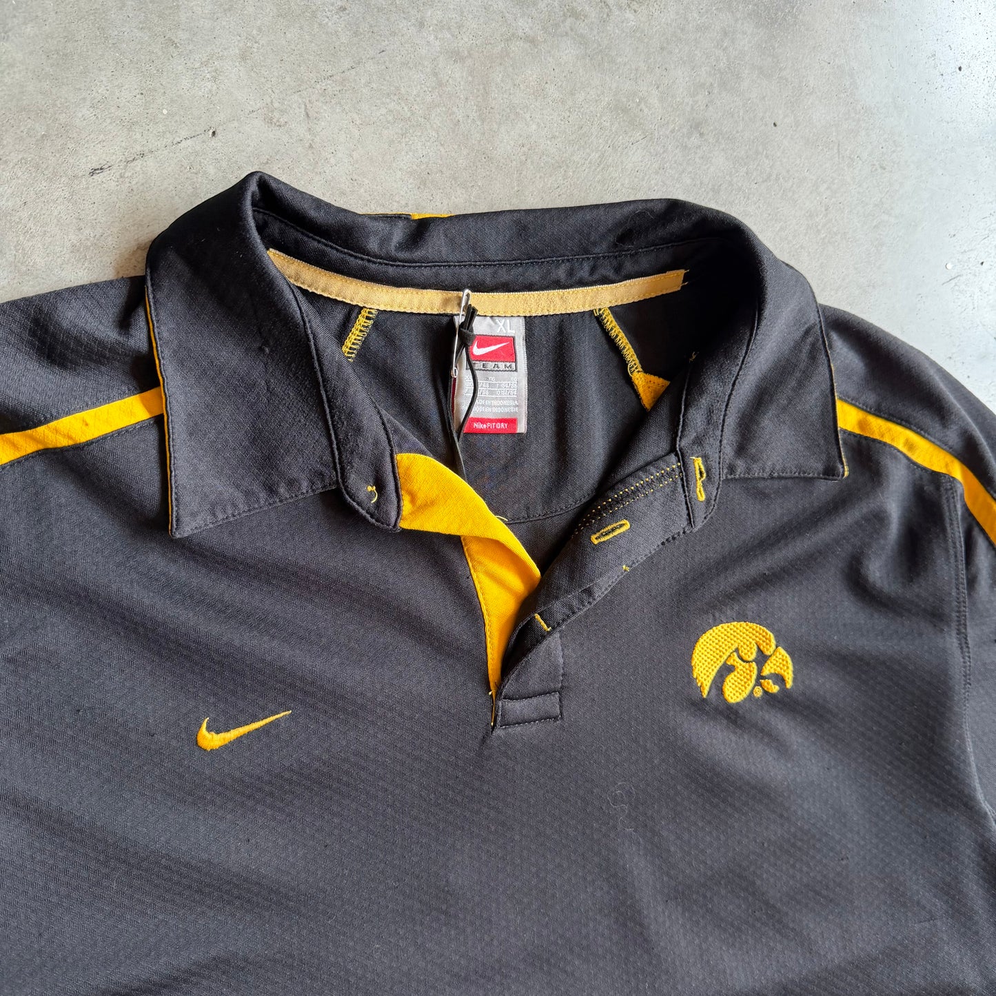 Y2K Nike Teams Hawkeyes Polo