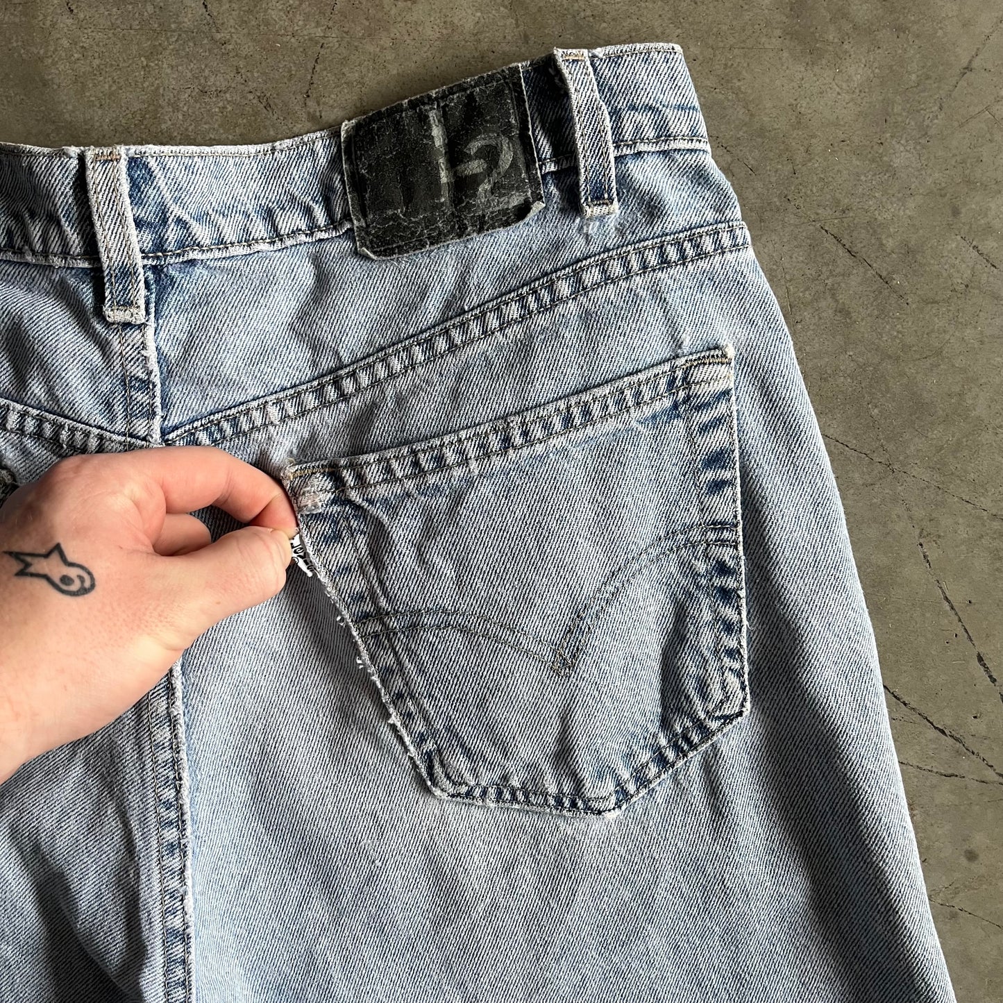 Vintage Levi’s L2 Baggy Fit Lightwash Jeans