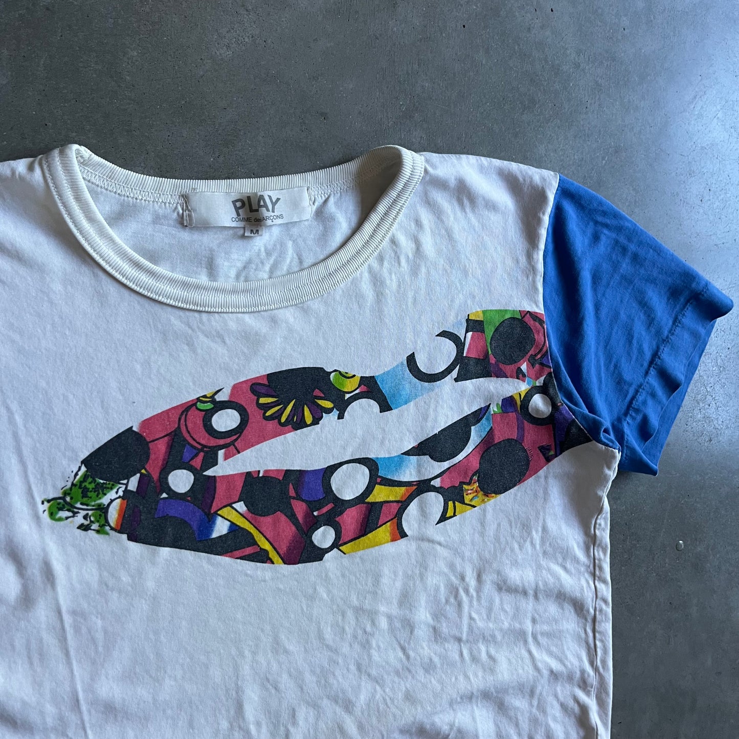 COMME des GARÇONS PLAY Merry Happy Crazy Colour Lips Tee