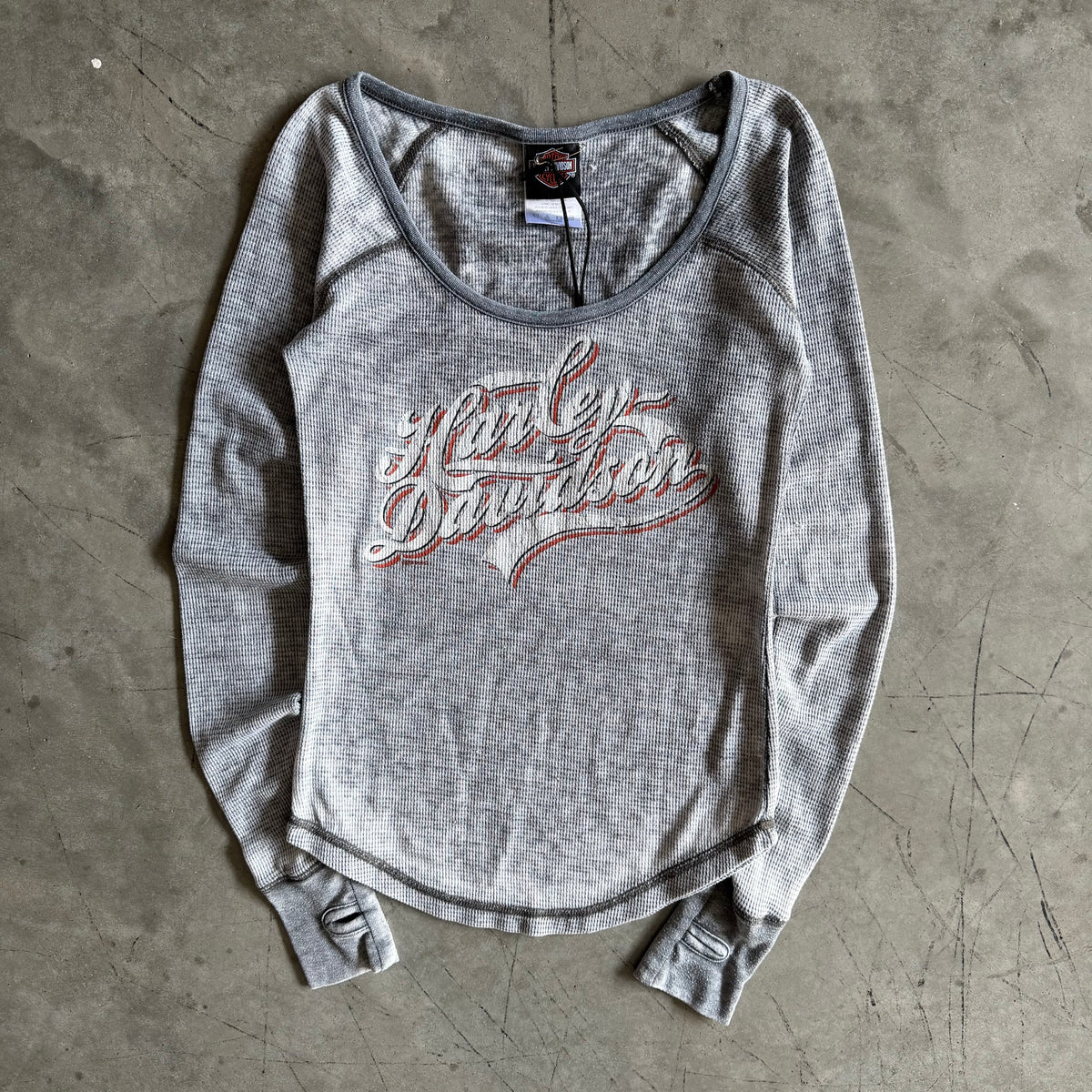 Women’s Y2K Harley Davidson Grey Thermal w/Spellout Graphic