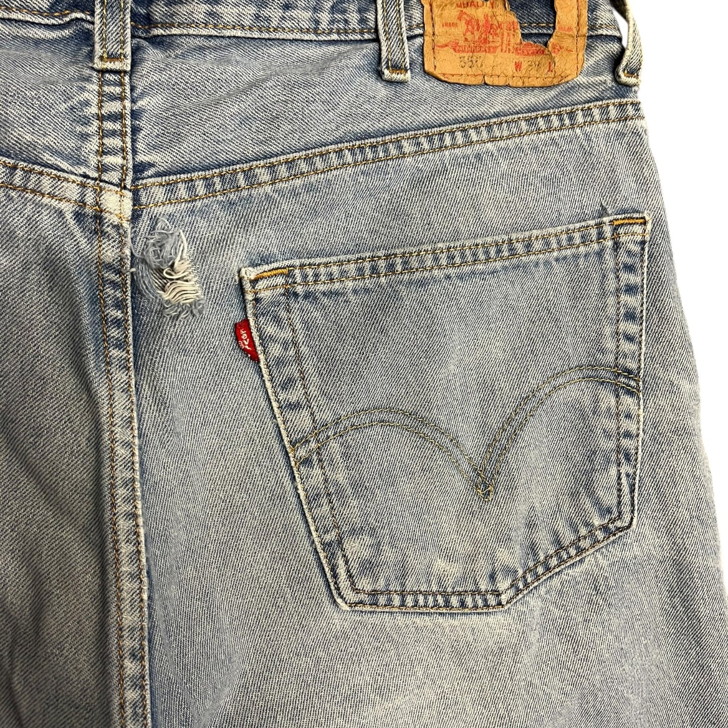 Y2K Levi’s 550 Relaxed Fit Lightwash Jorts