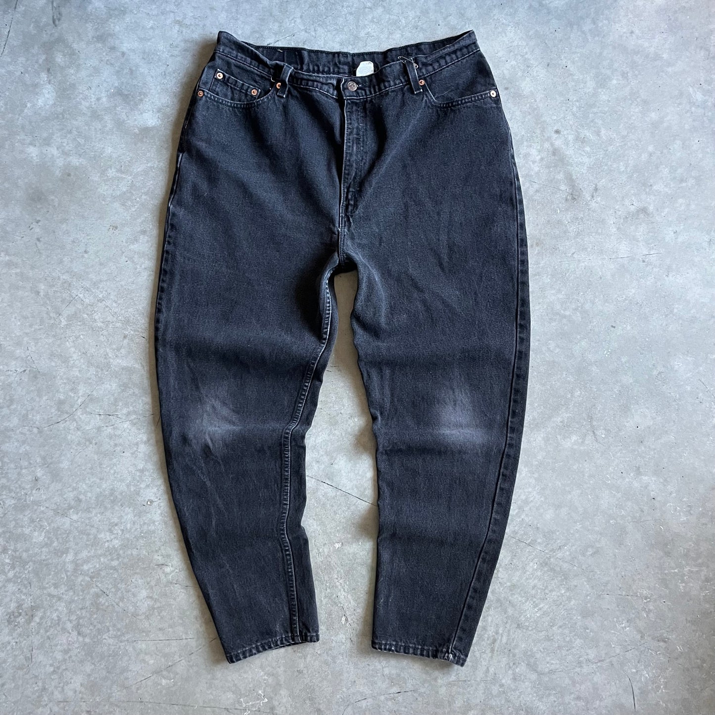 Vintage Women’s Levi’s 522 Black Tapered Fit Jeans