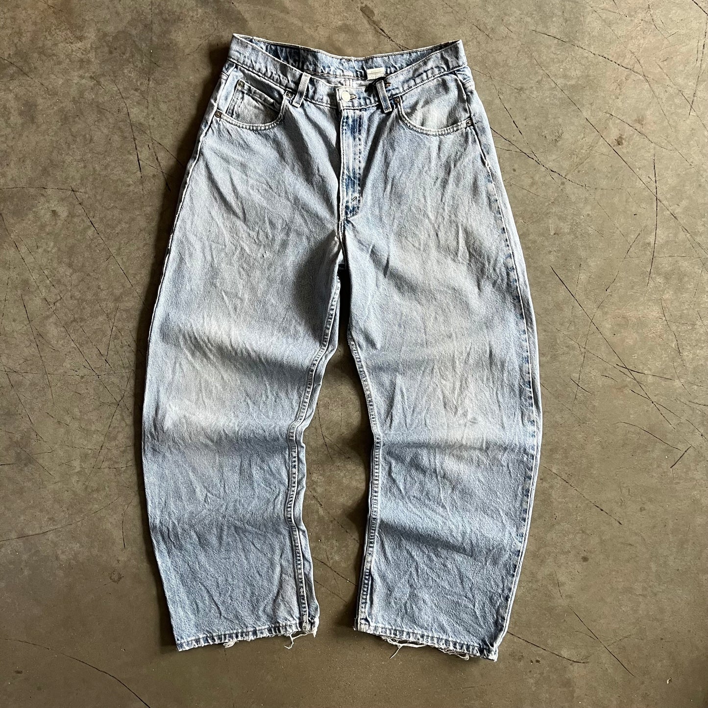 Vintage Levi’s L2 Baggy Fit Lightwash Jeans