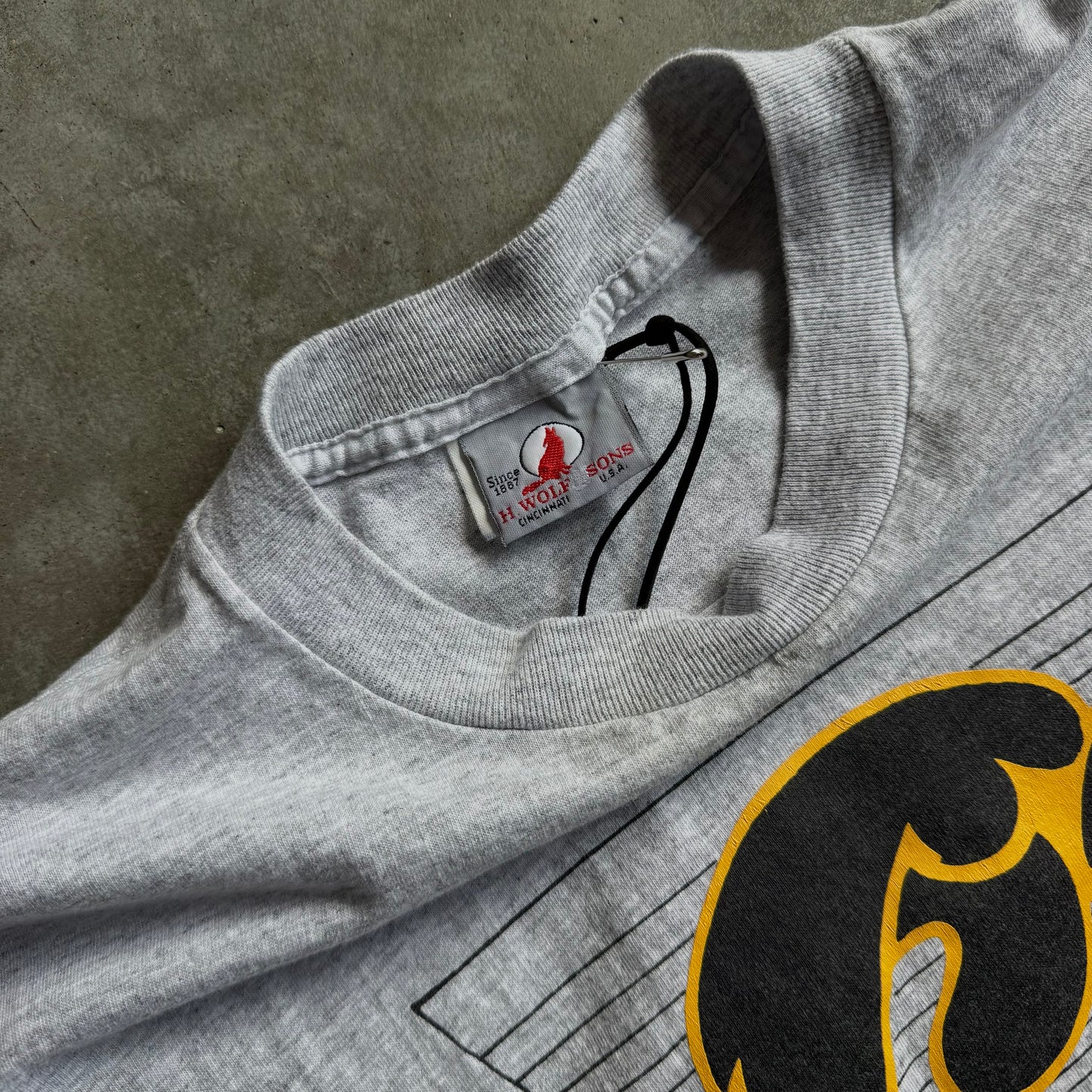 Y2K Iowa Hawkeyes 80’s Logo Tee