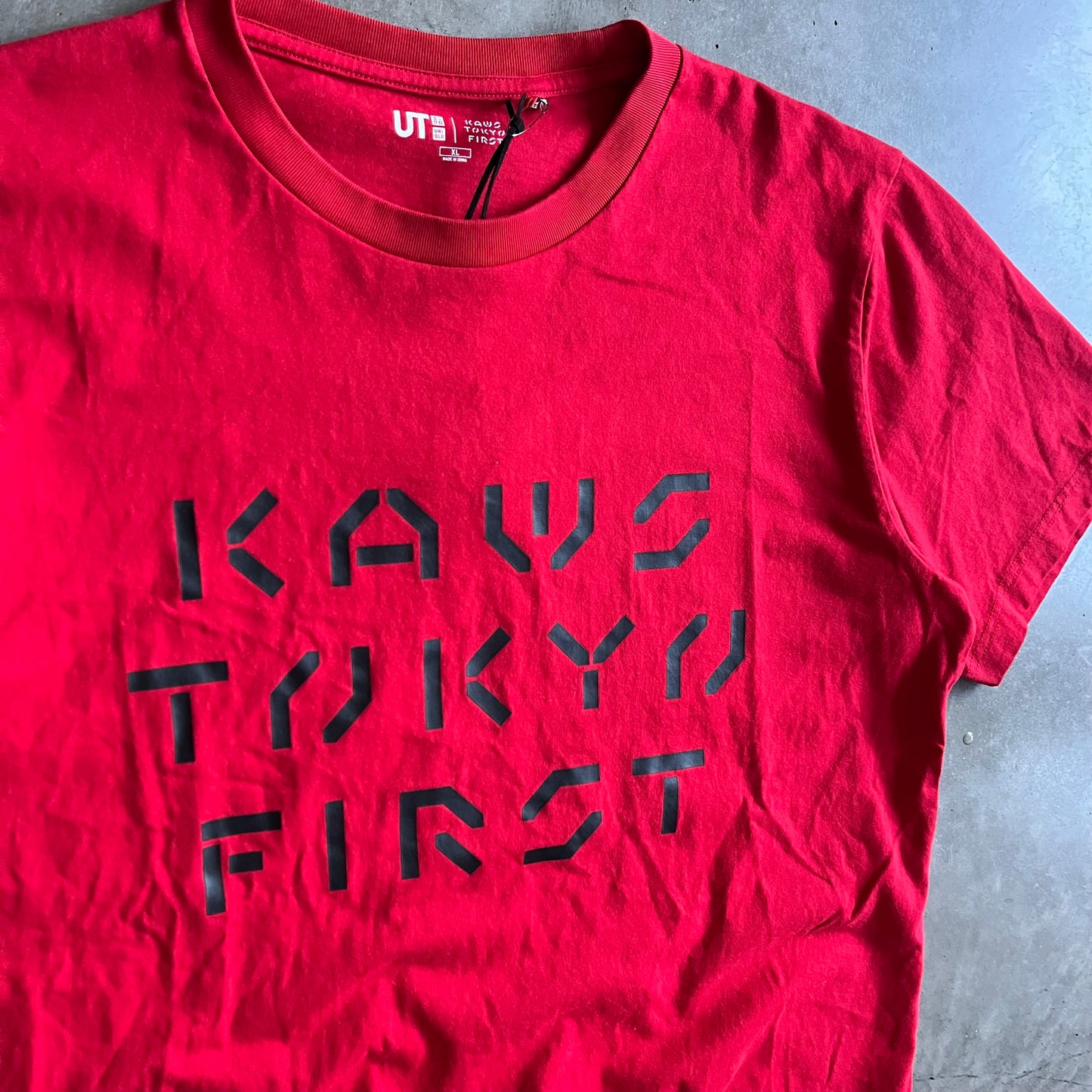 Kaws x Uniqlo “Kaws Tokyo First” Spell Out Tee