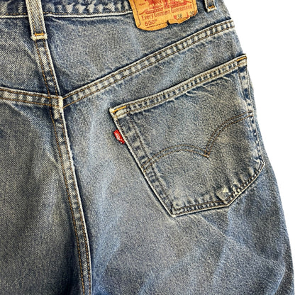 Y2K Levi’s 550 Lightwash W/ Paint Splatters