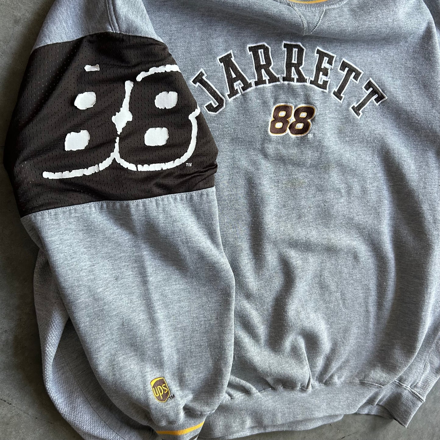 Vintage Dale Jarrett #88 UPS NASCAR Sweatshirt