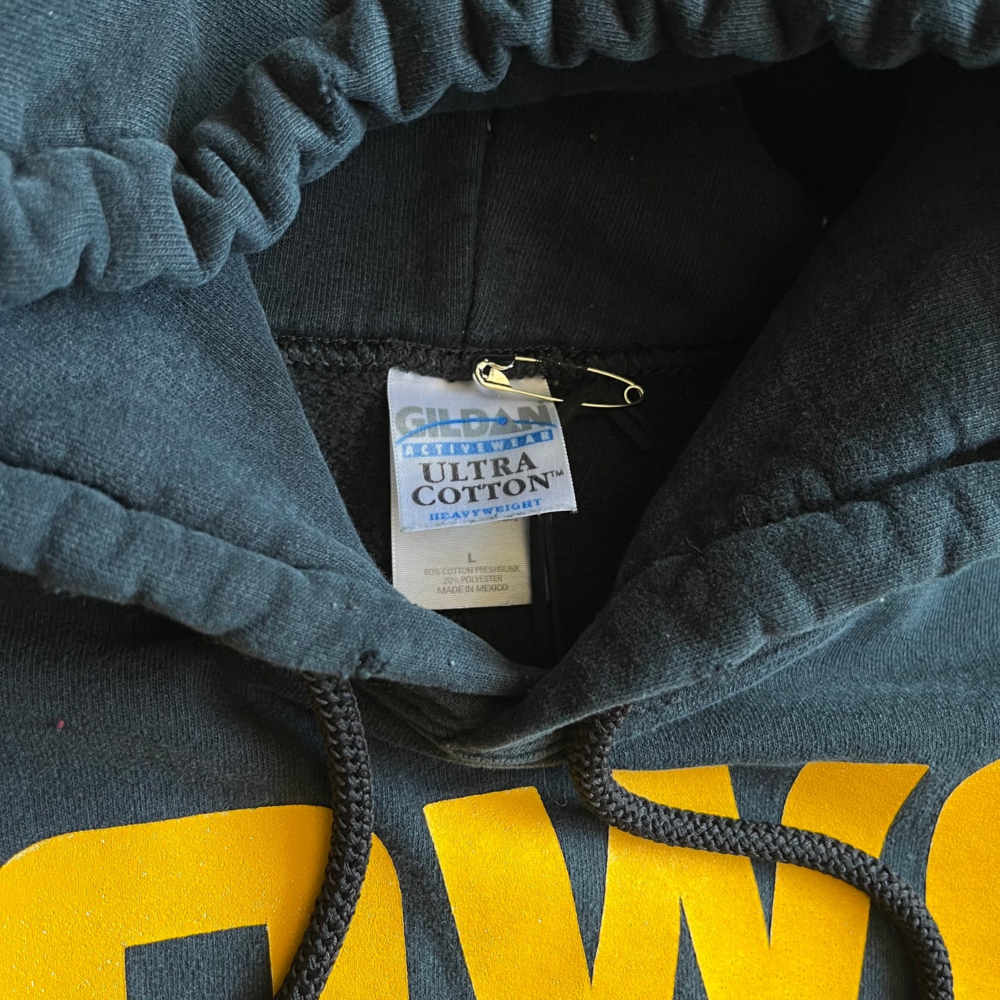 Vintage Iowa Hawkeyes ‘04 Outback Bowl Hoodie