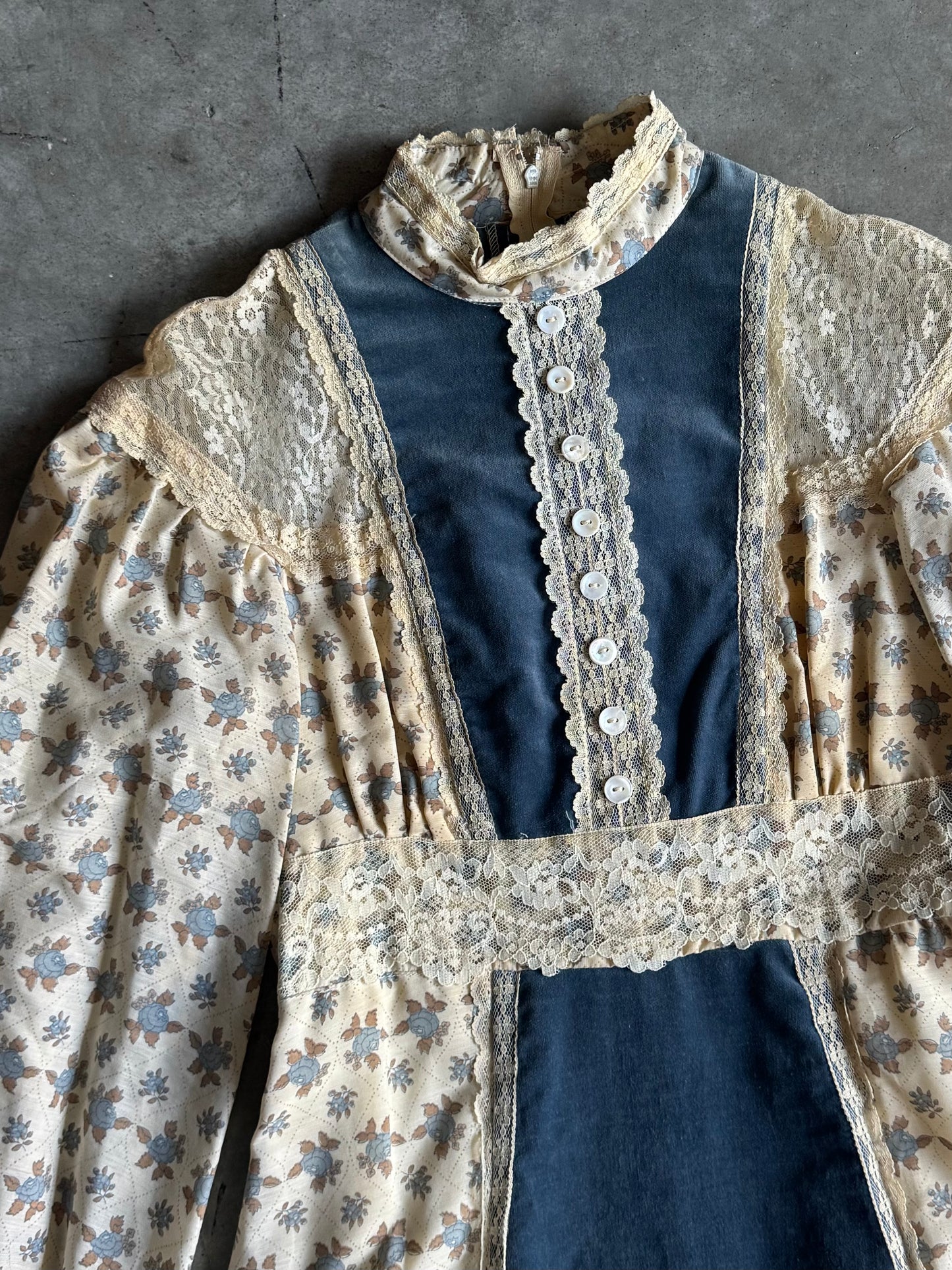 Vintage Gunne Sax 70s Blue Velvet And Cabbage Rose Prairie Dress With Tie Back