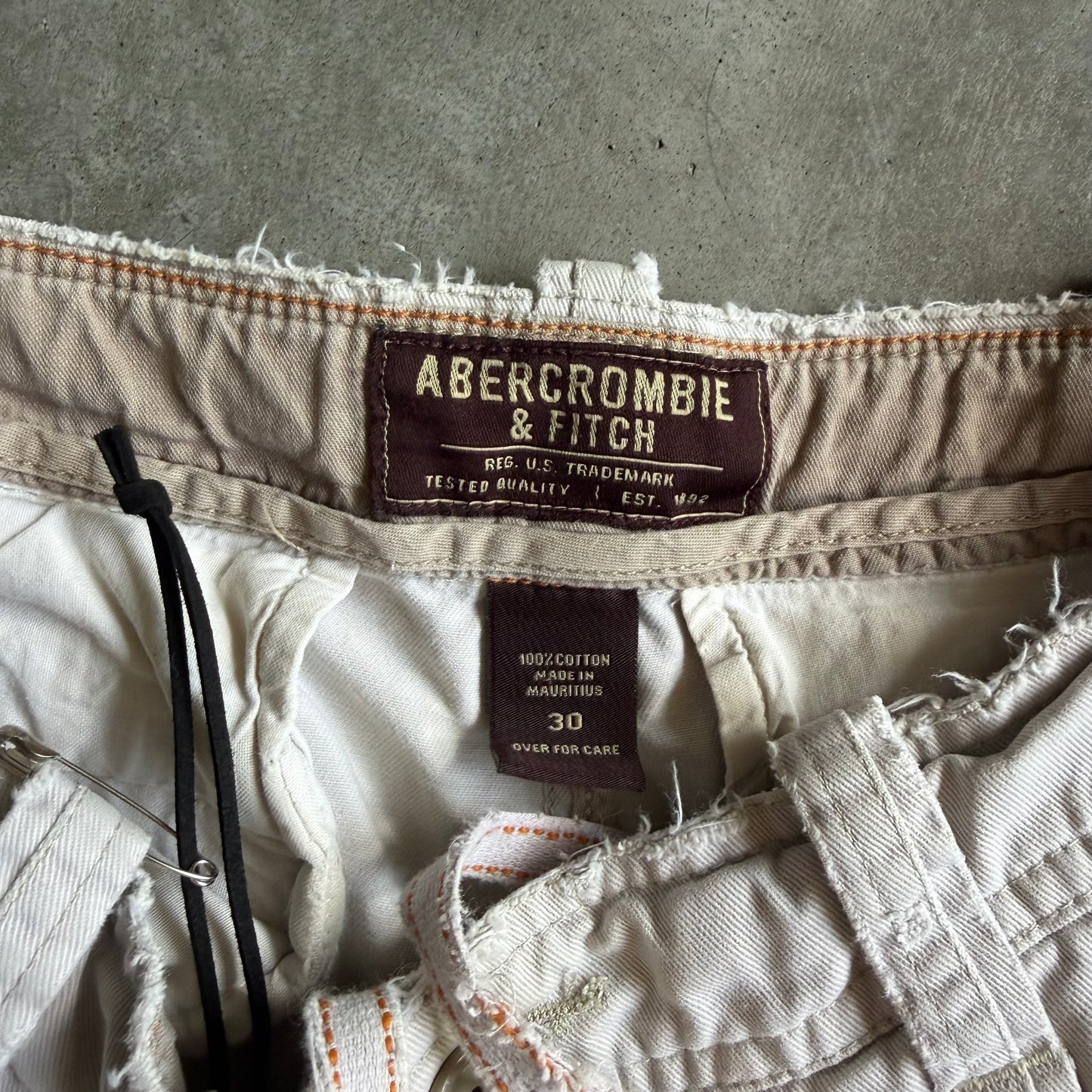 Y2K Abercrombie & Fitch Dragon Pocket Tan Cargo Shorts