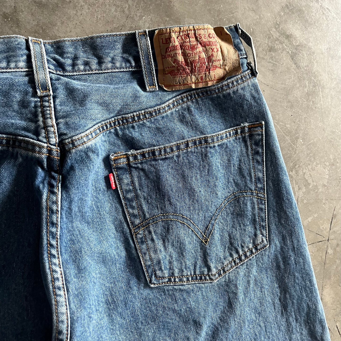 Y2K Levi’s 501 Lightwash Jeans