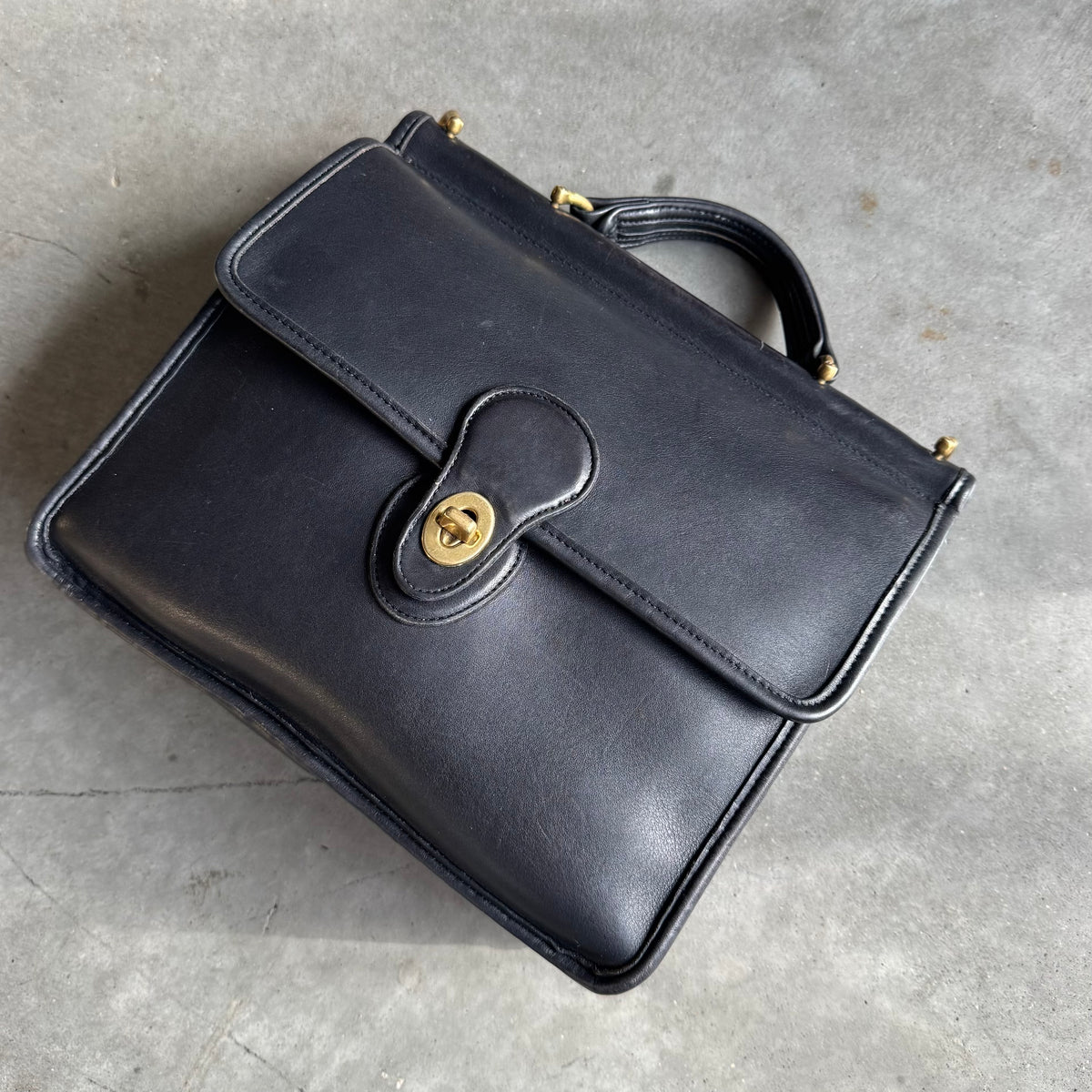 90s Coach Vintage Black Leather Willis Turnlock Bag
