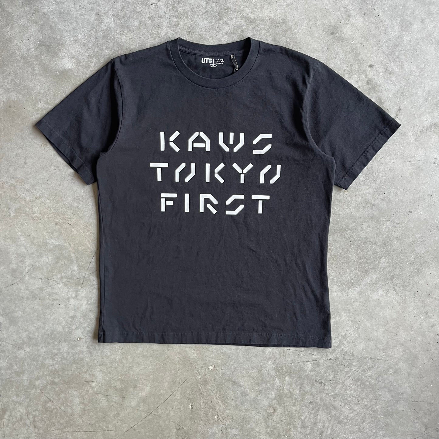 Kaws x Uniqlo “Kaws Tokyo First” Tee - Black