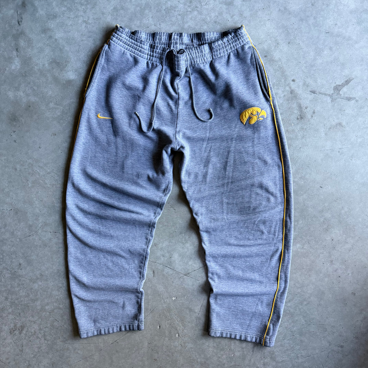 Vintage Nike Iowa Hawkeyes Gray Sweatpants