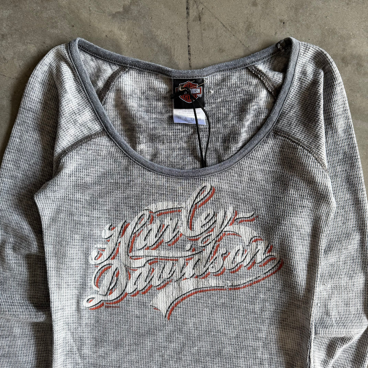 Women’s Y2K Harley Davidson Grey Thermal w/Spellout Graphic