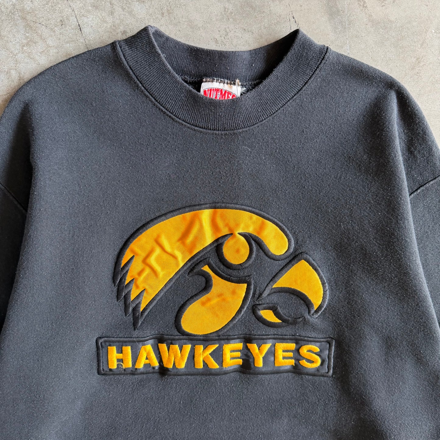 Vintage Iowa Hawkeyes Logo & Patch Embroidered Sweatshirt