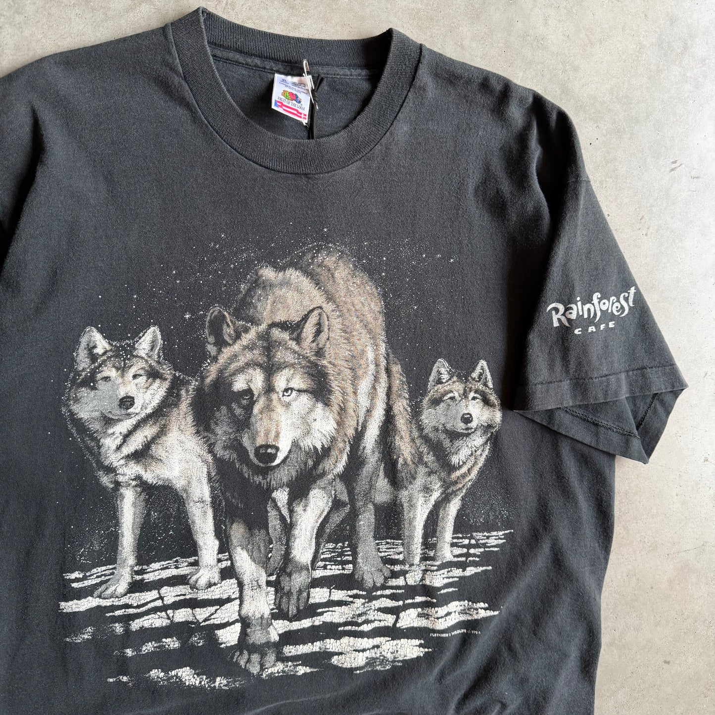 Vintage Rainforest Cafe Snowy Wolf Pack Big Graphic Tee