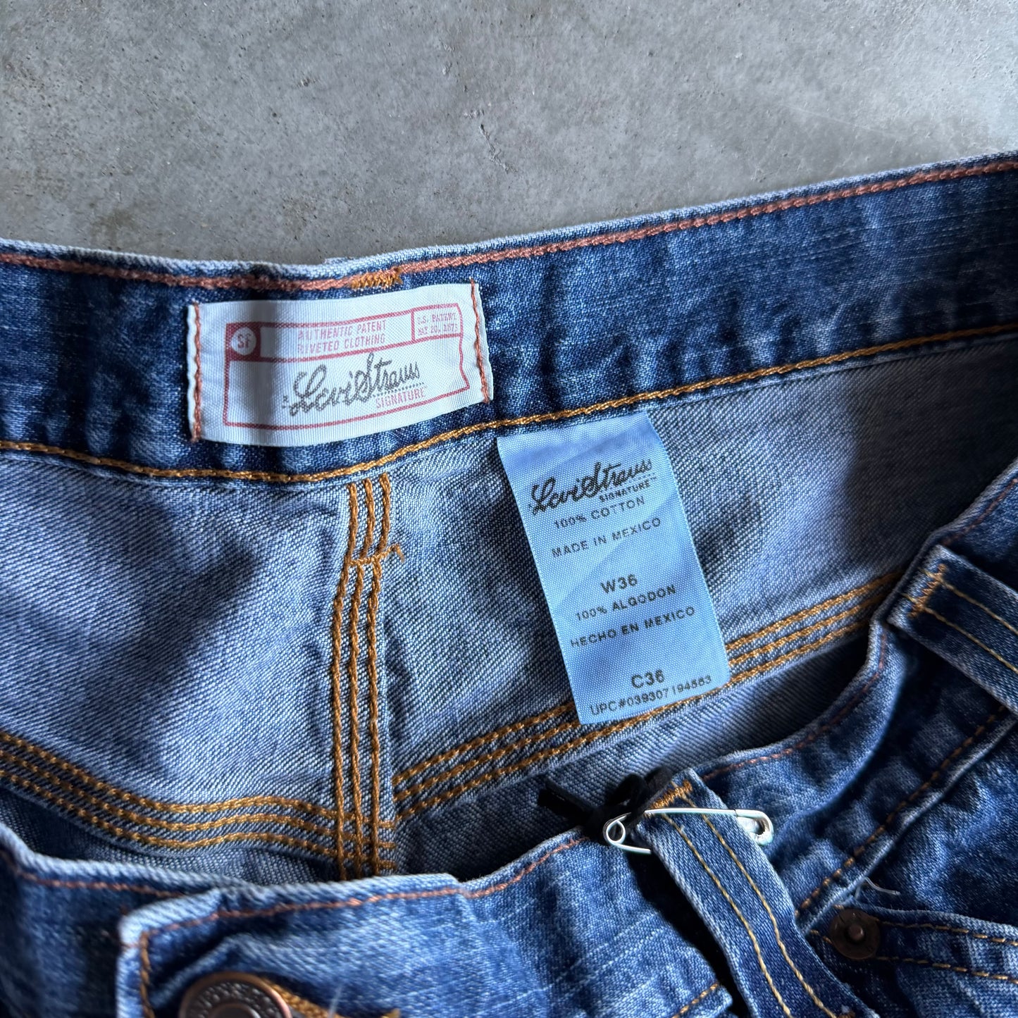 Y2K Levi’s Signature Dark Blue Painter Jorts
