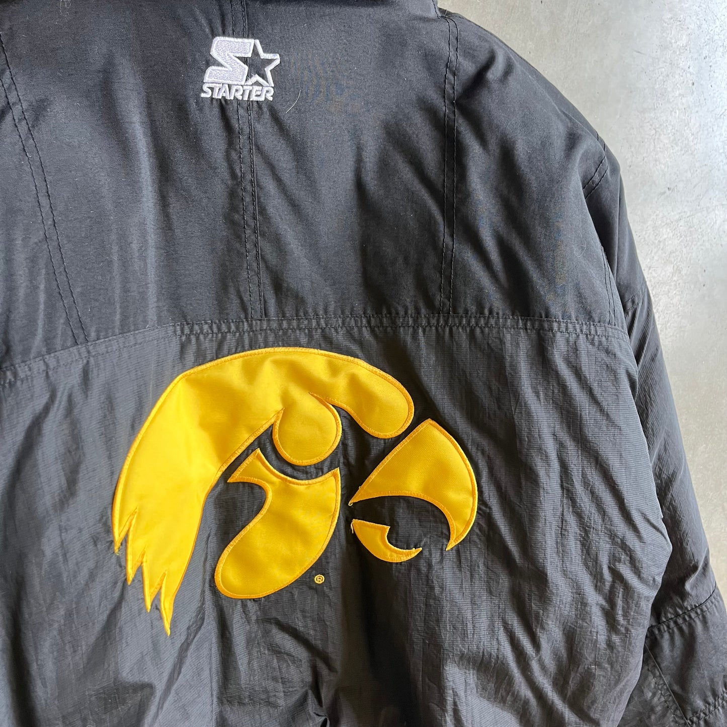 Vintage Starter Iowa Hawkeyes Windbreaker Jacket