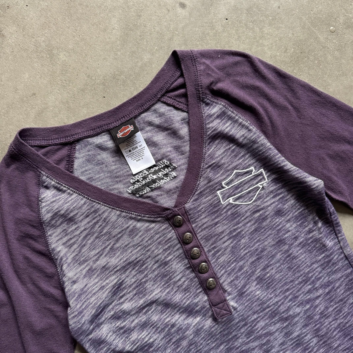 Women’s Y2K Harley Davidson Purple Henley With Skull Buttons & Thumb Holes