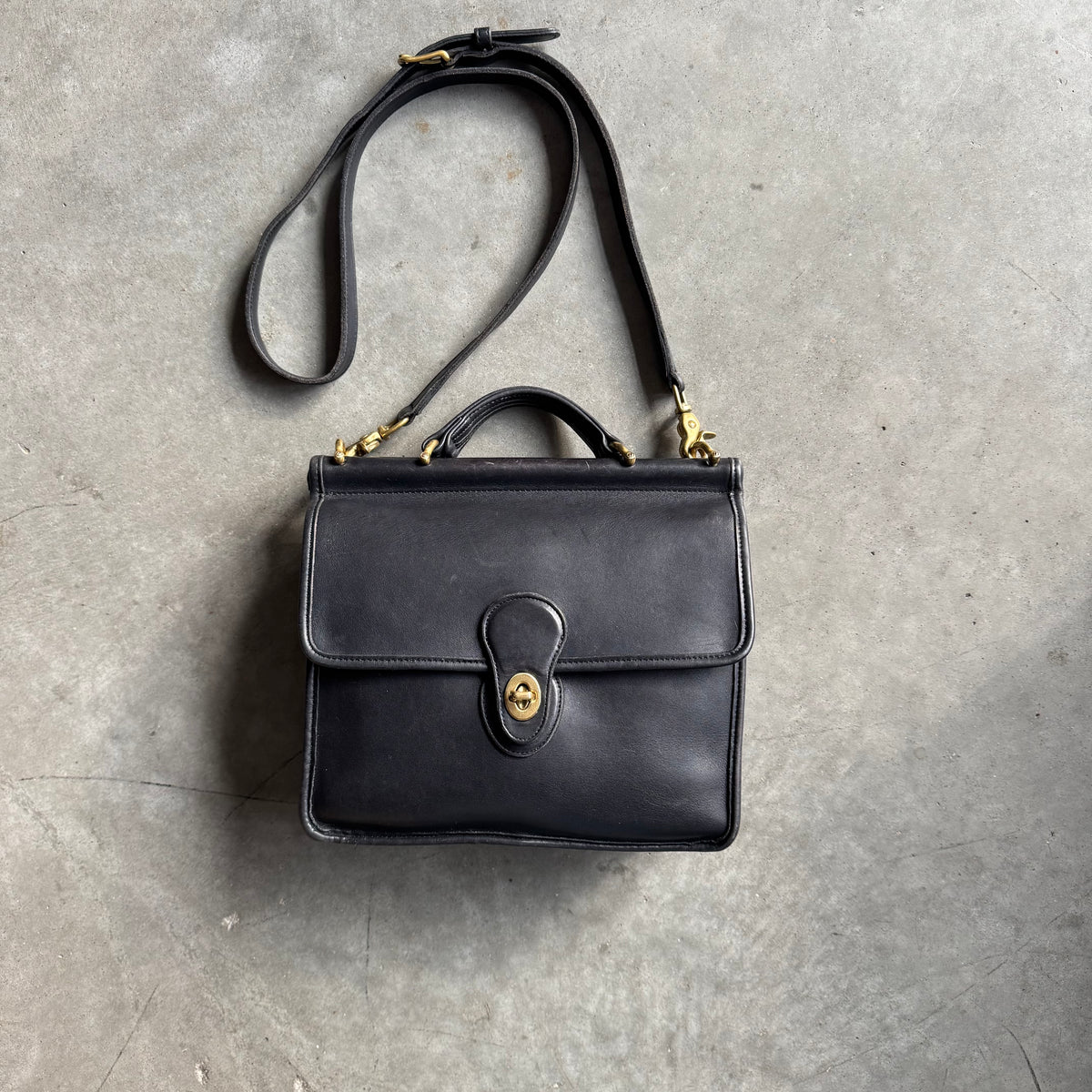 90s Coach Vintage Black Leather Willis Turnlock Bag