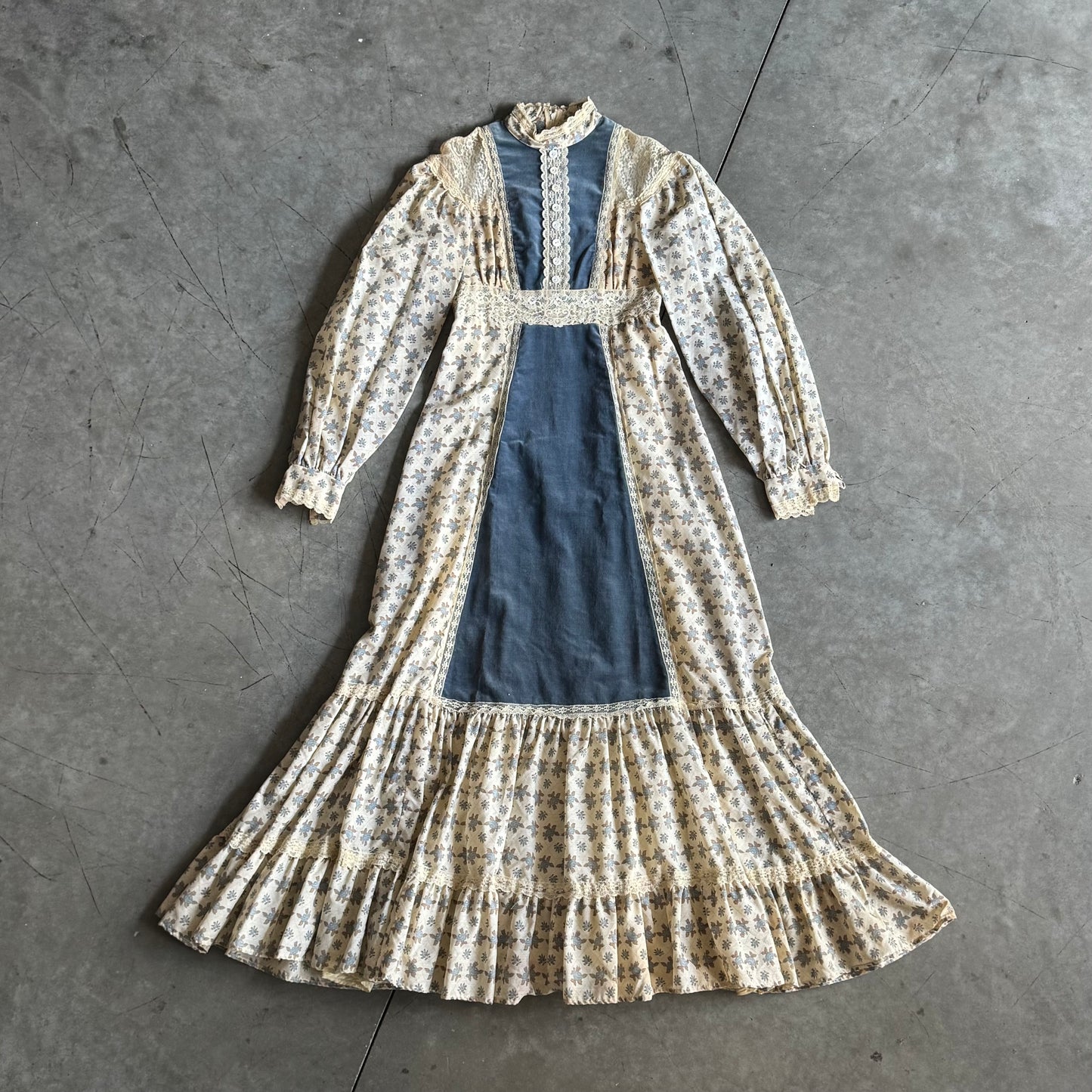 Vintage Gunne Sax 70s Blue Velvet And Cabbage Rose Prairie Dress With Tie Back