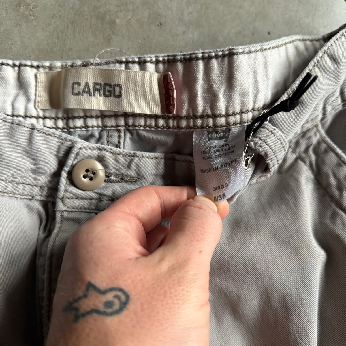 Y2K Levi’s Grey Distressed Utility Cargo Shorts
