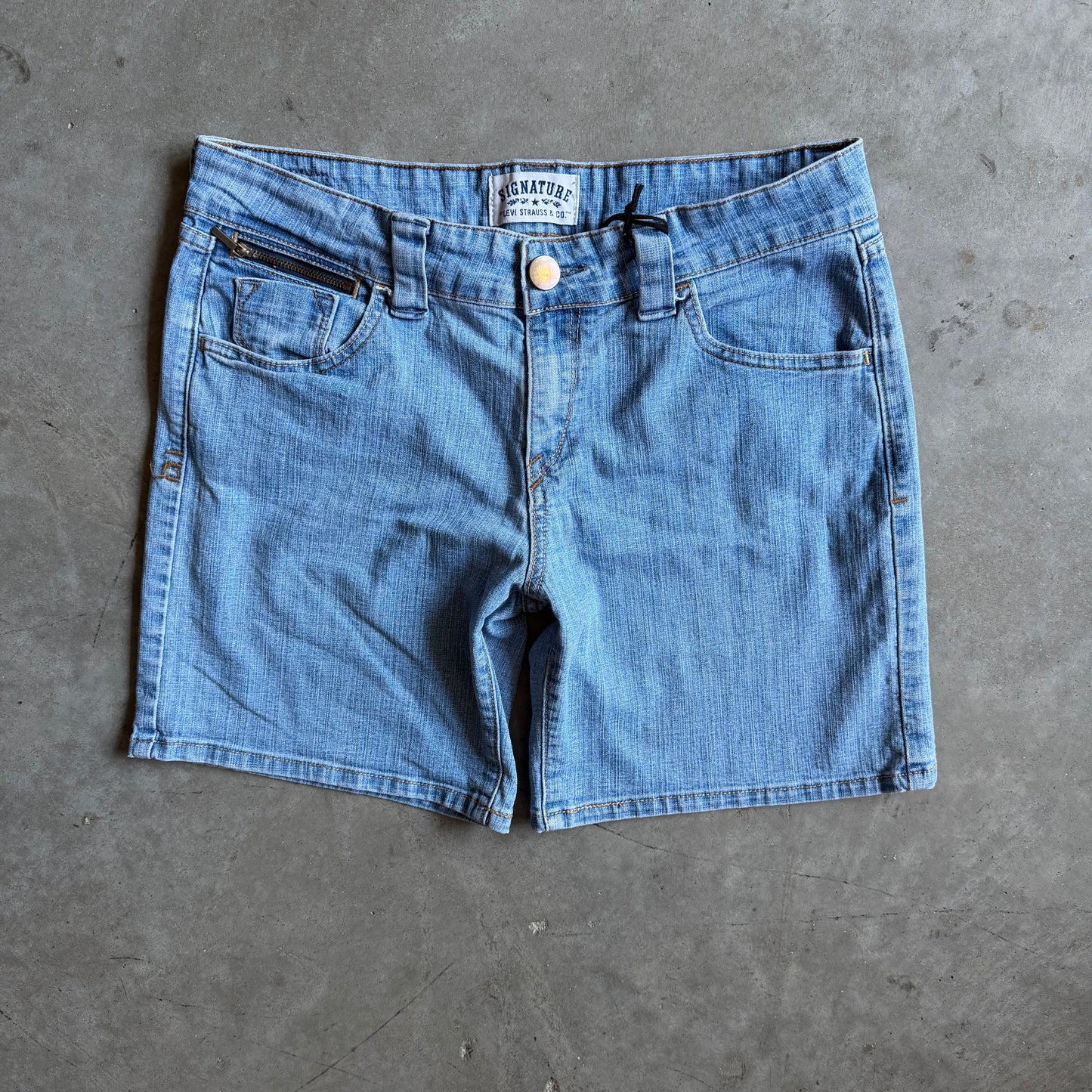 Y2K Women’s Levi’s Signature Secret Zipper Pocket Jorts