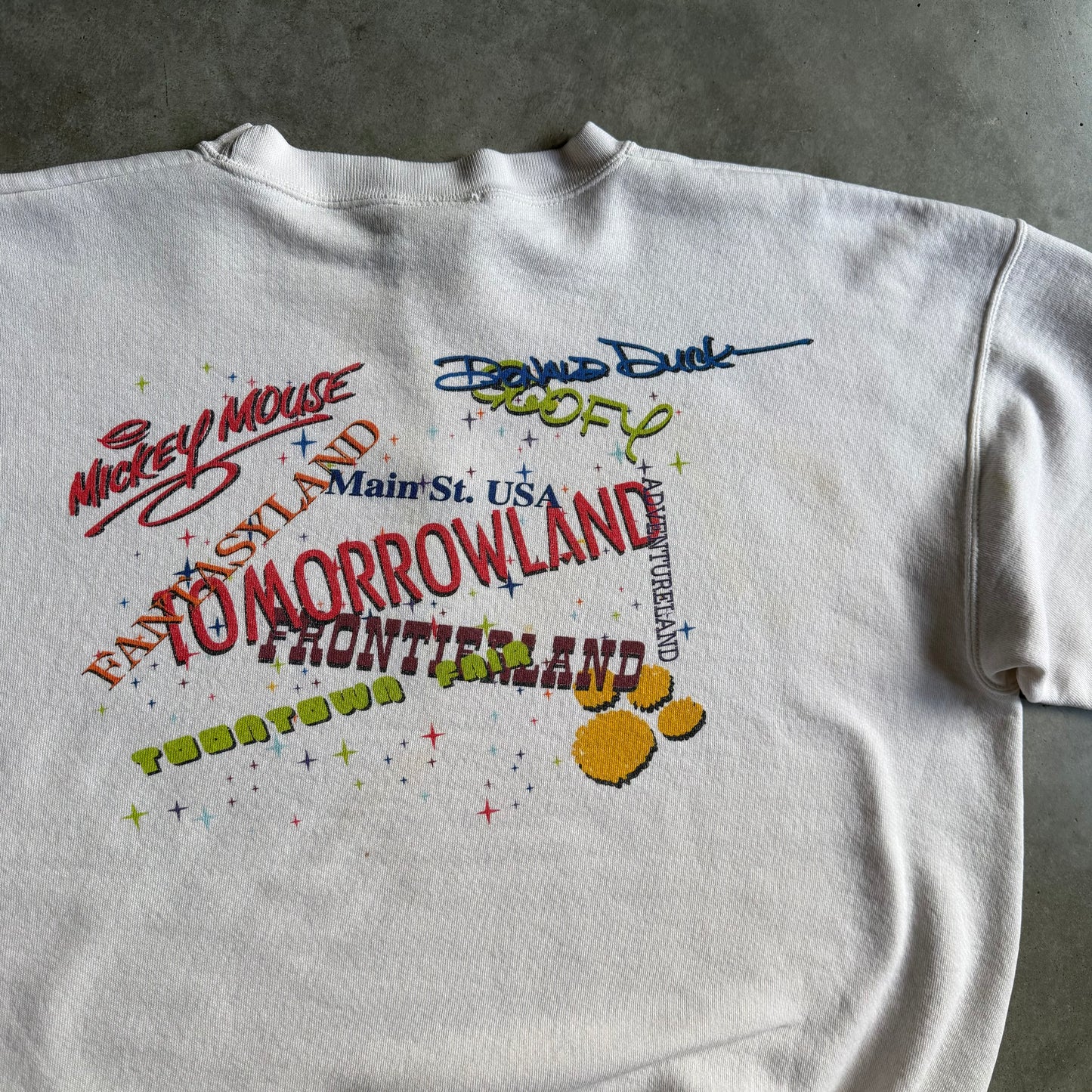Vintage Walt Disney Magic Kingdom Mickey Characters Sweatshirt