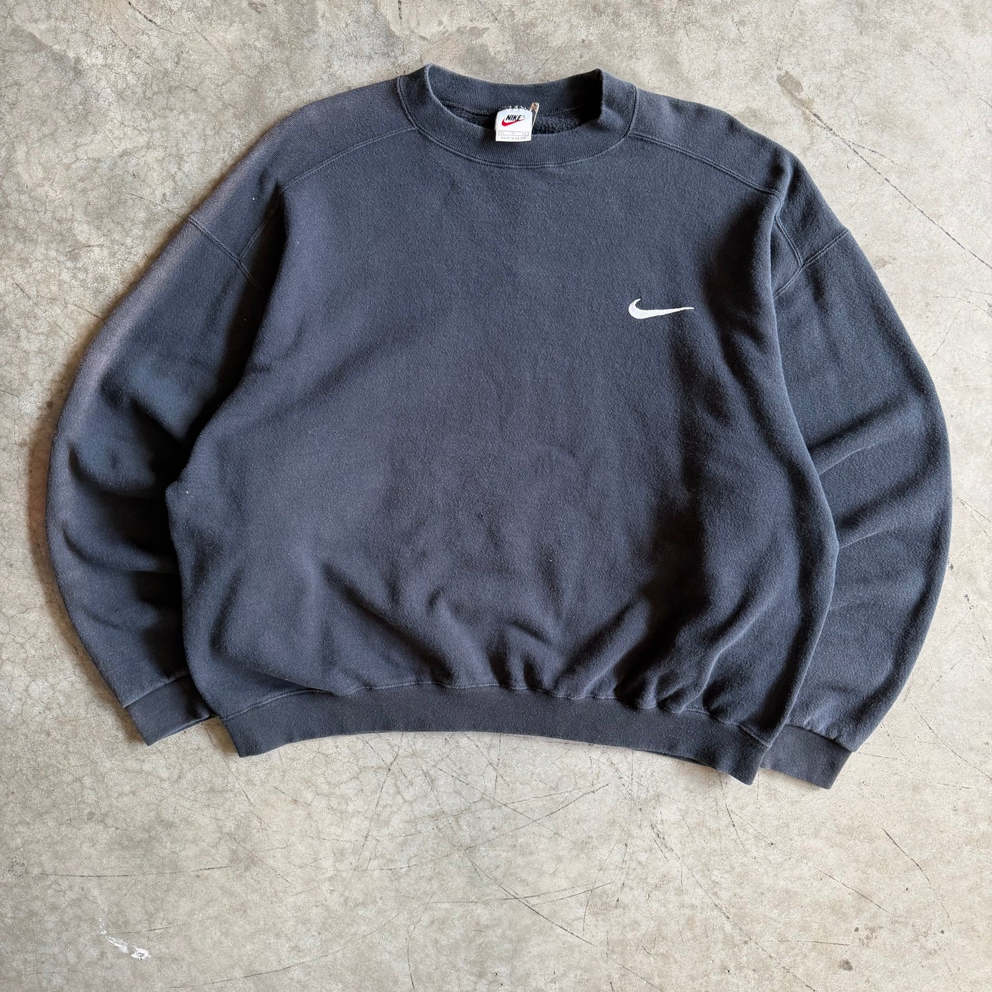 Y2K Nike Faded Shoulder Black Sweatshirt
