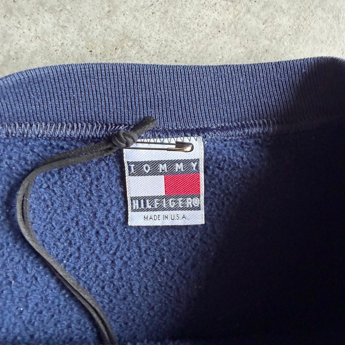 Vintage Bootleg Tommy Hilfiger Embroidered Spellout Crest Crewneck