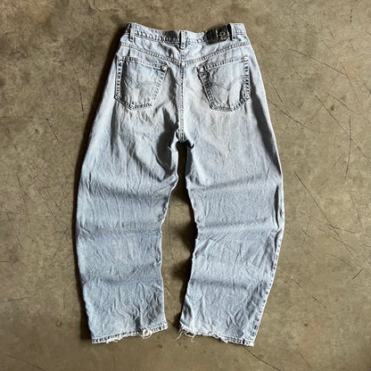 Vintage Levi’s L2 Baggy Fit Lightwash Jeans