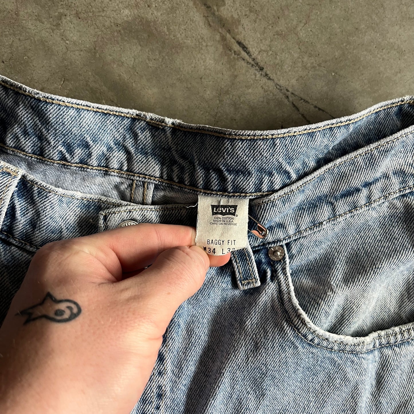 Vintage Levi’s L2 Baggy Fit Lightwash Jeans