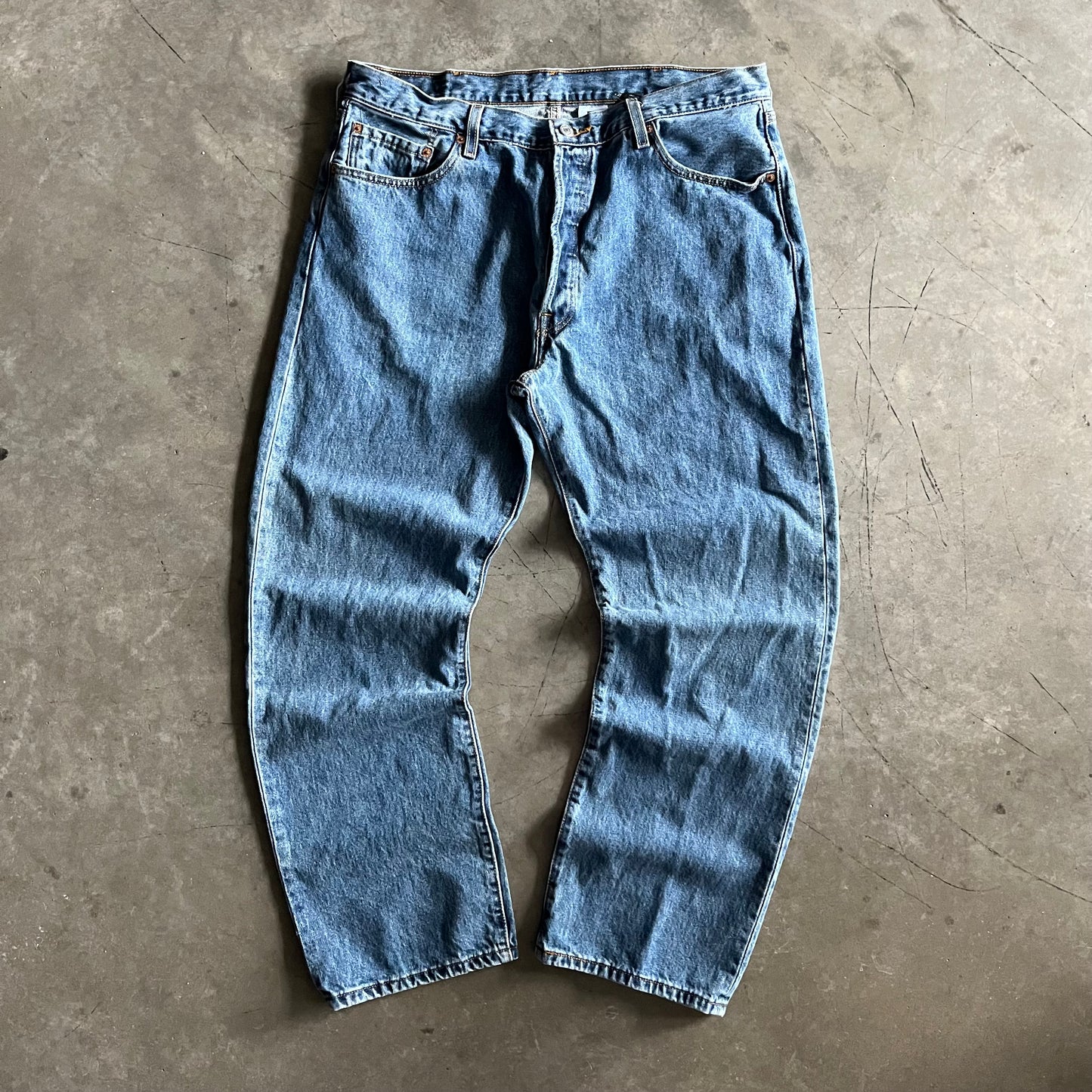 Y2K Levi’s 501 Lightwash Jeans