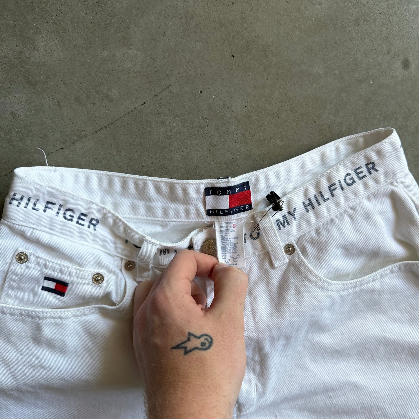 Y2K Women’s Tommy Hilfiger Waist Spell-Out White Jorts
