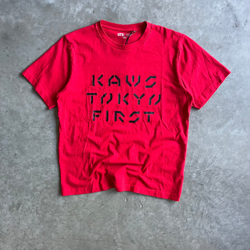 Kaws x Uniqlo “Kaws Tokyo First” Spell Out Tee