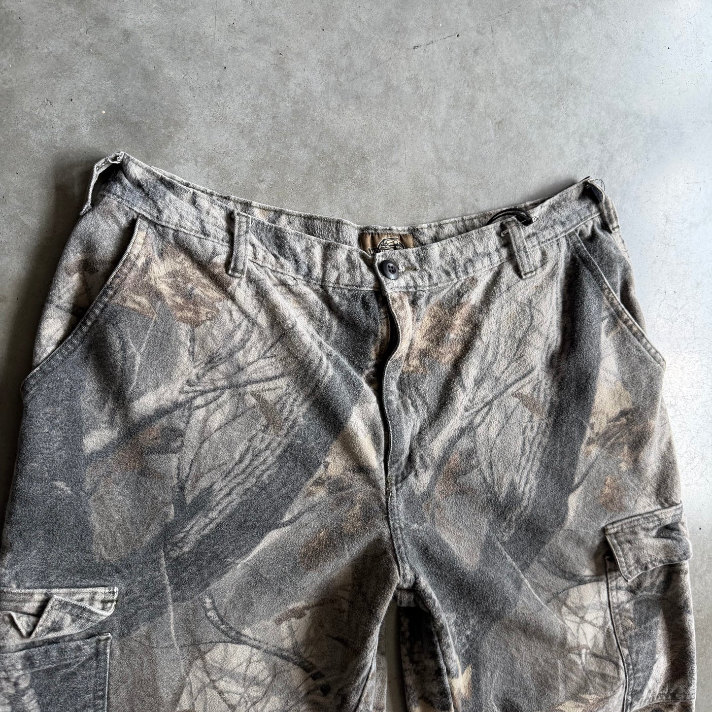 Y2K Whitewater Outdoors Realtree Hardwood Camo Cargo Pants
