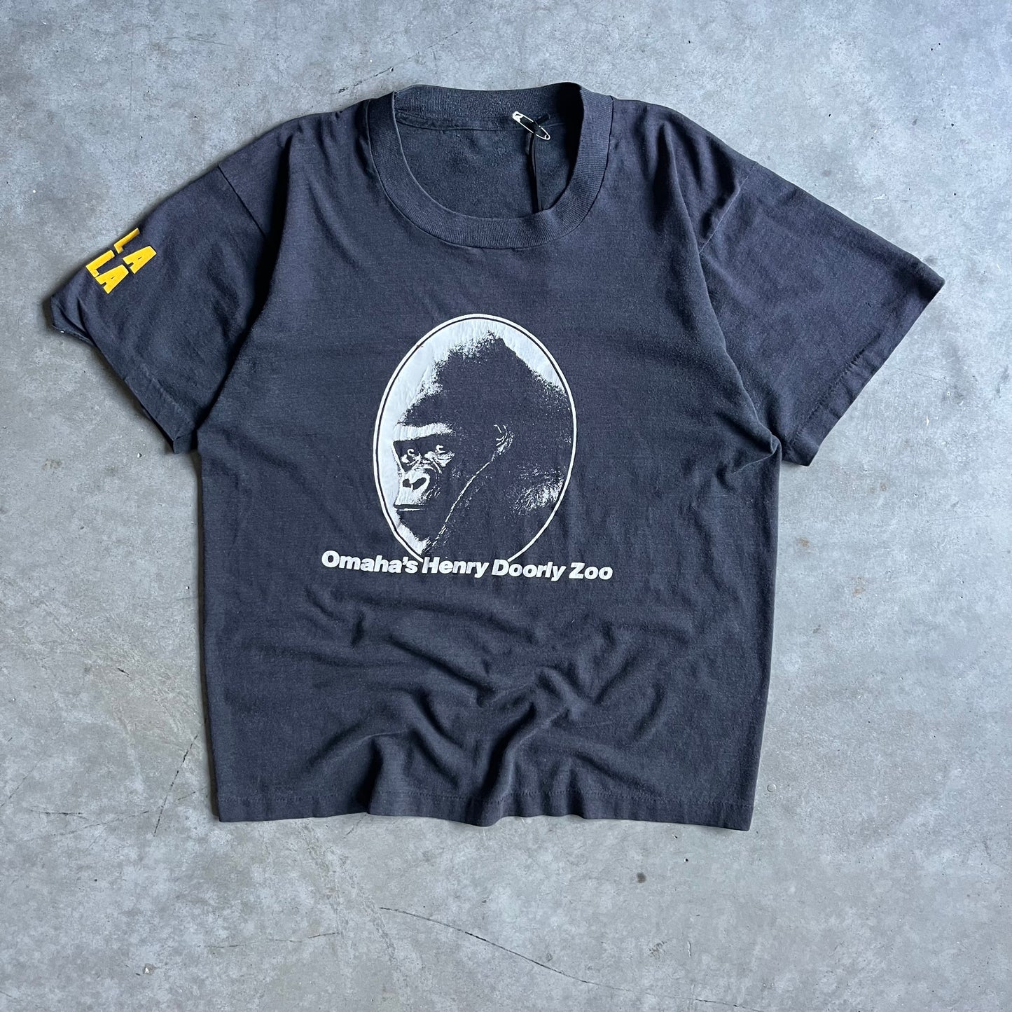 Vintage Omaha Henry Doorly Zoo Thrill A Gorilla Tee