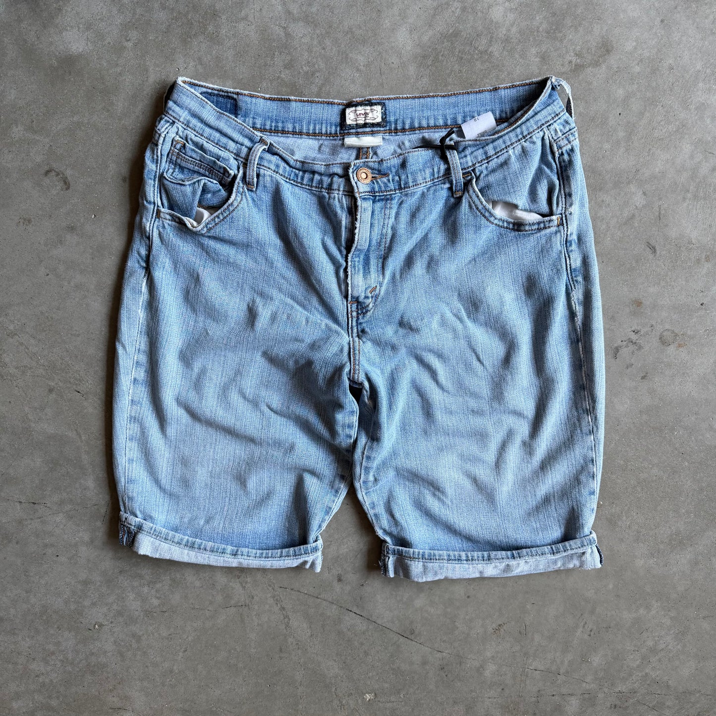 Y2K Women’s Levi’s 515 Bermuda Rolled Leg Jorts