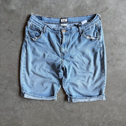 Y2K Women’s Levi’s 515 Bermuda Rolled Leg Jorts
