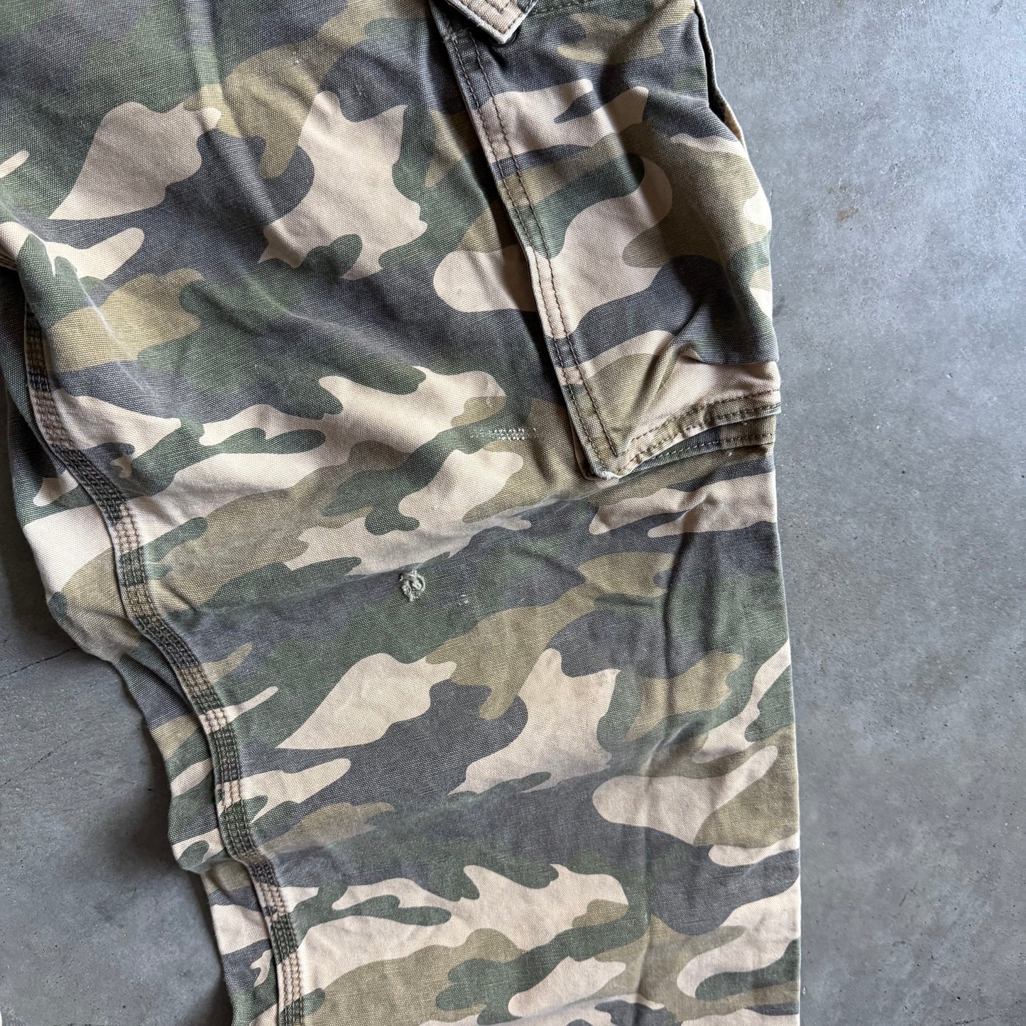 Y2K Carhartt Relaxed Fit Camo Cargo Pants