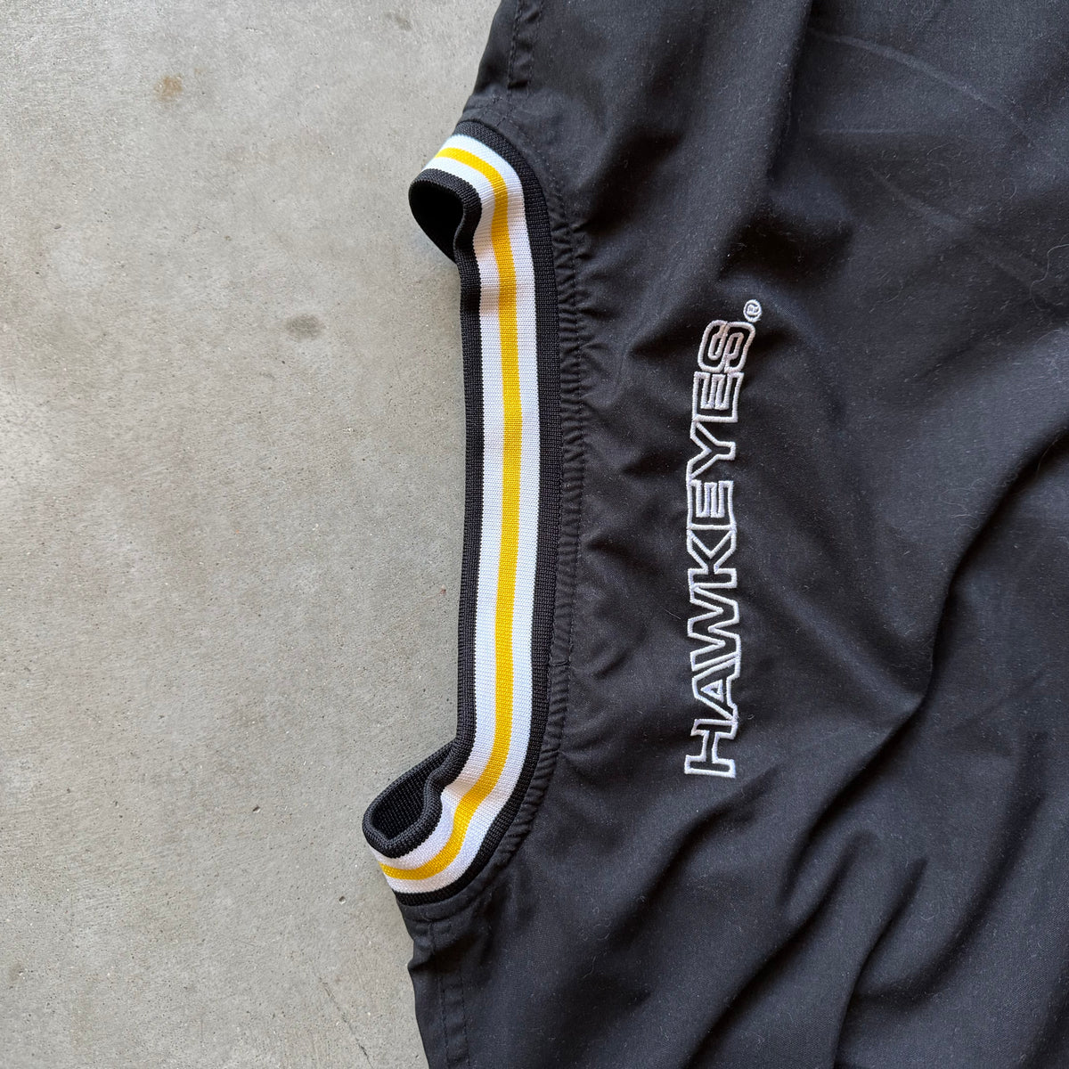 Y2K Iowa Hawkeyes Spell Out Pullover Windbreaker
