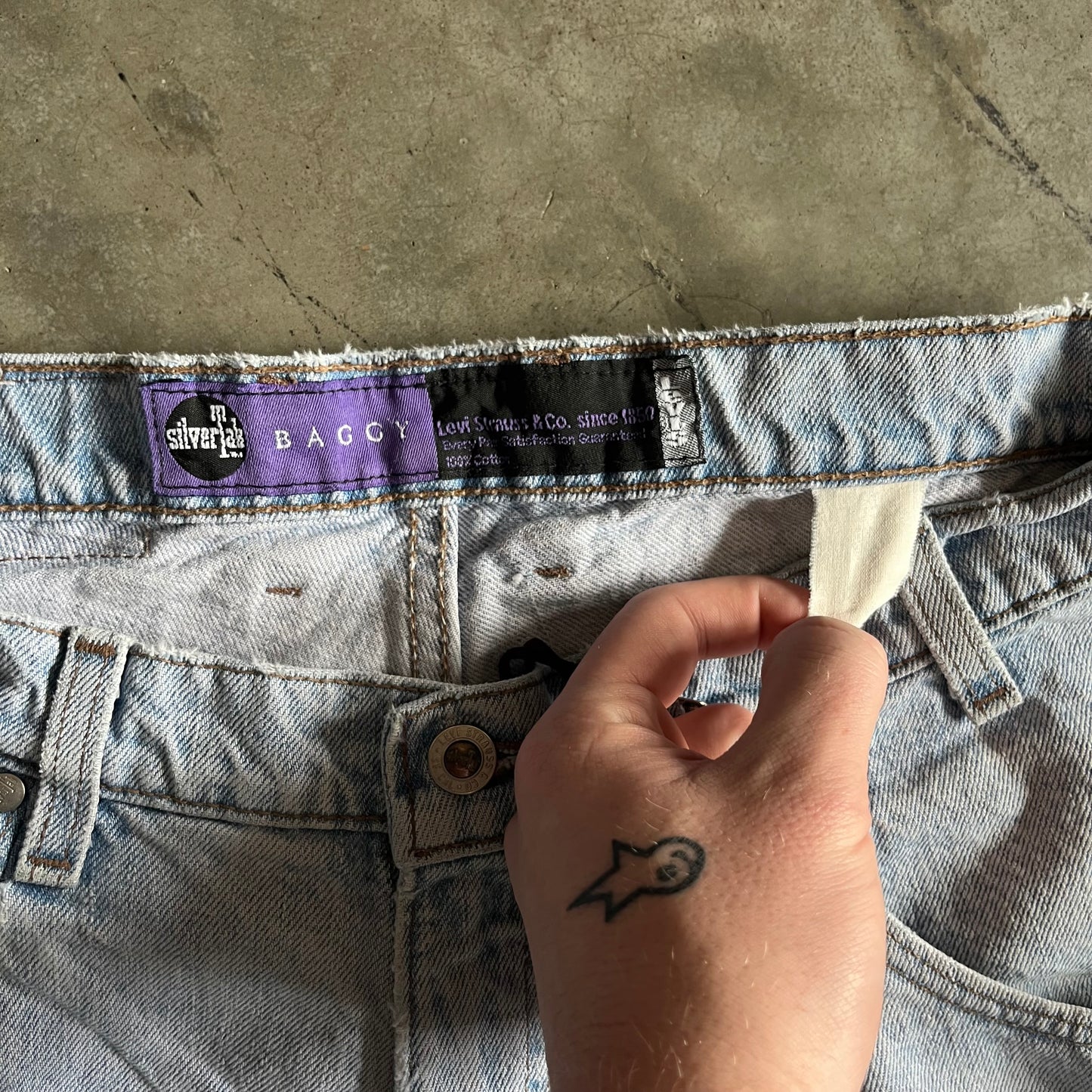 Vintage Levi’s Silvertab Baggy Fit Lightwash Jeans